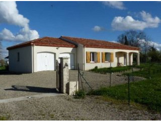 Detached House with Nice Garden