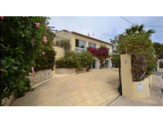 V1026 - South Facing 4 Bedroom, 3..