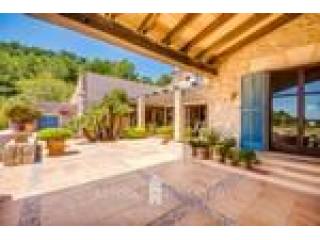 Luxury country house with sea views..