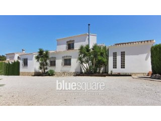 Fantastic 4 Bedroom 3 Bathroom Family..