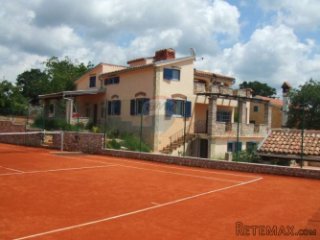 Luksuzna kamena Vila s bazenom i tenis terenom !!
