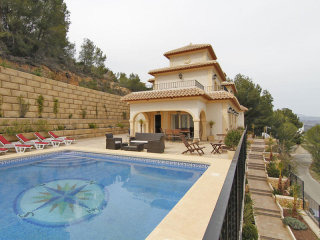5 Bedrooms - Villa - Alicante - For Sale