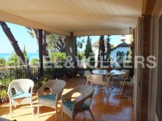 Terrace of 80 m2 over the sea..
