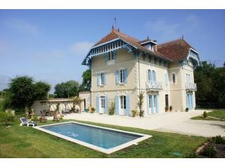8 Bedroom Country House For Sale