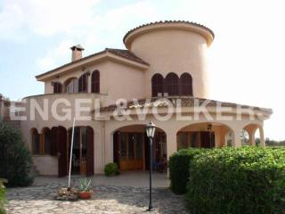 A villa-like rustic home near Porto..