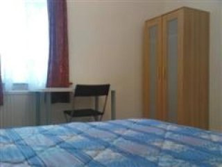 Single with double bed near Turnpike..