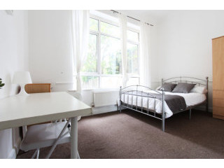 Single with double bed near Stratford..