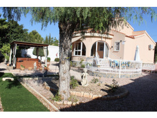 2 Bedrooms - Villa - Alicante - For Sale