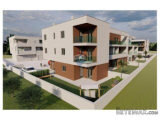 Istra,Pula,stan u prizemlju sa vrtom od 70 m2