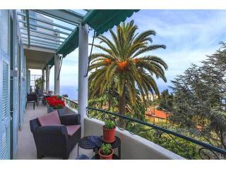 Three bed with beautiful sea view