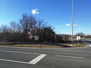 PROSTRANO ZEMLJIŠTE U BLIZINI INDUSTRIJISKE ZONE