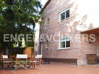 Large spaces in downtown, El Masnou