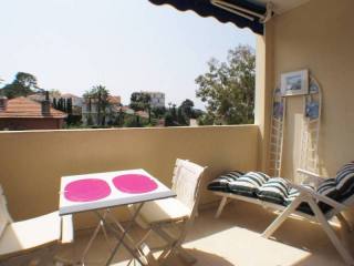 Spacious 1 bedroom apartment with sea..