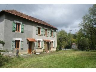 3 Bed House & Barn In Nice Setting