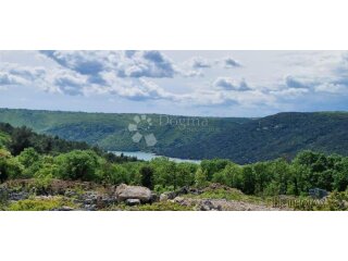 GRAĐEVINSKO ZEMLJIŠTE S POGLEDOM NA MORE, okolica Labina