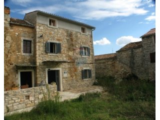 VODNJAN, NOVOUREĐENA KAMENA KUĆA 95 M2 S VRTOM