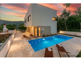 Crikvenica, Kostelj, Villa sa prekrasnim bazenom