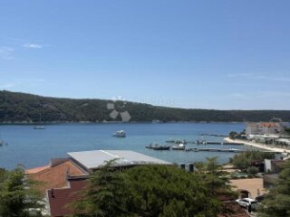 Kampor, Rab – Ekskluzivan stan s panoramskim pogledom na mo
