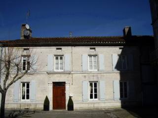 Superb Stylish Town House With Elegant..
