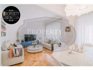 T3 Lisbon Apartment for sale in Lapa
