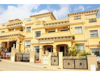 3 Bedroom 2 Bathroom Townhouse In..