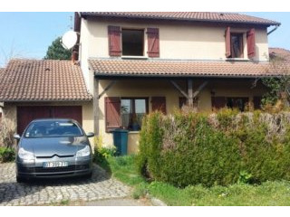 Detached House with Garage and Garden