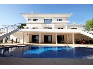 4 Bedroom 5 Bathroom Villa In..