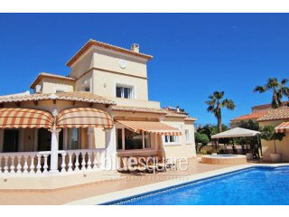 Luxury 3-bedroom villa with great views