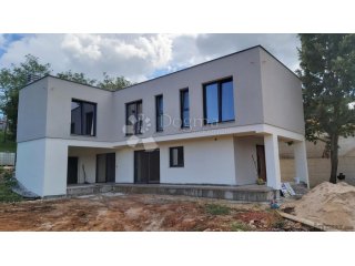 Moderna vila s bazenom, okolica Labina
