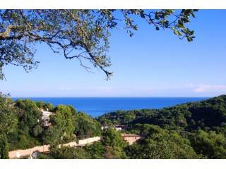 Building plot for sale with sea views..