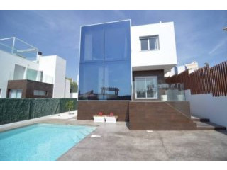 3 Bedroom 3 Bathroom Villa In Benidorm..
