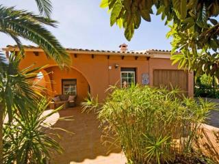Charming country house in excellent..