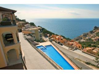 New contemporary sea view apartment