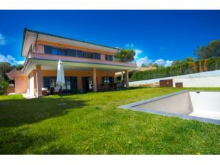 Beautiful Vila With A Large Flat Garden..