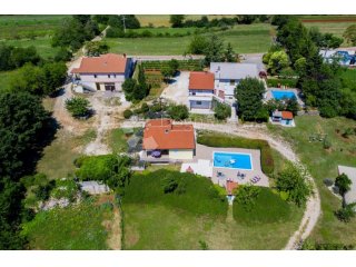 ŽMINJ - POSJED S 3 KUĆE