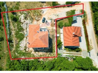 Rovinj-7km,novogradnja sa 2 stana na 965m2 okućnice