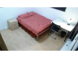 Double Room In Canary Wharf With A..