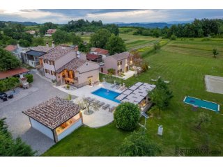 ISTRA, PIĆAN - 3 kuće za odmor s 4500 m2 okućnice!
