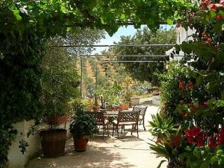 Villa - A very pretty 2 level country..