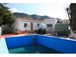 Villa - This detached urban property is..