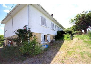APS3061 A bright and airy 5 bedroomed..