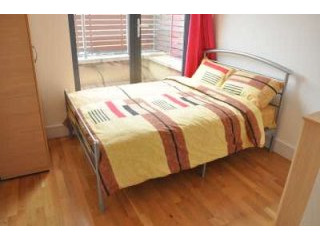 Single with double bed near Canary..