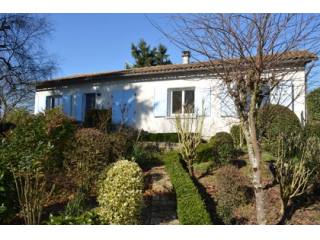 Pretty modern property with large garden