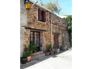Charming Fully-Furnished Stone House..