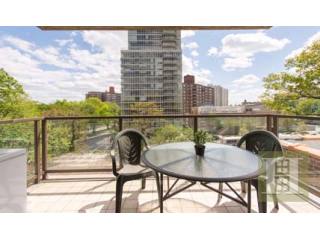 3 bedroom Apartment For Sale: 628 WEST..