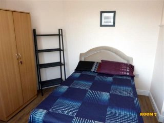 Single with double bed near Manor House..