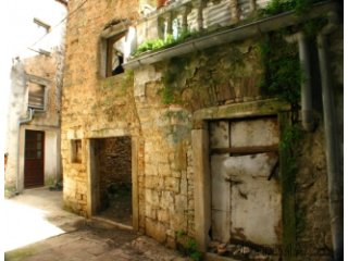 Istra, Vodnjan, kamene ruševne kuće