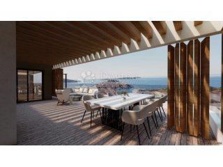 PRIMOŠTEN- LUKSUZNI PENTHOUSE SA SAVRŠENIM POGLEDOM