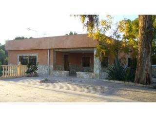 3 BEDROOM HOUSE ON A 2,000M2 PLOT IN..