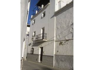 Town House - A fully refurbished 3..
